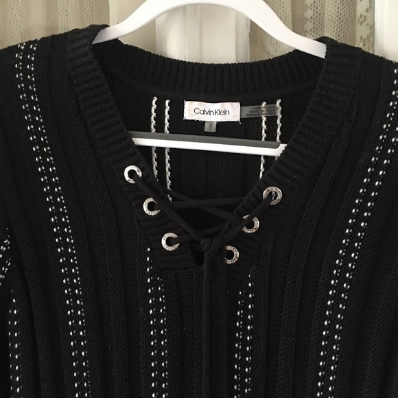 Host Pick:Calvin Klein Black & White Pullover Sweater – Size Medium - Picture 2 of 7
